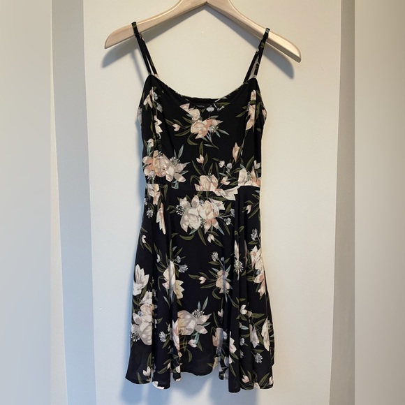 Aritzia - Talula Lipinski Skater Mini Dress - Size 6 - Black Floral - Picture 3 of 9